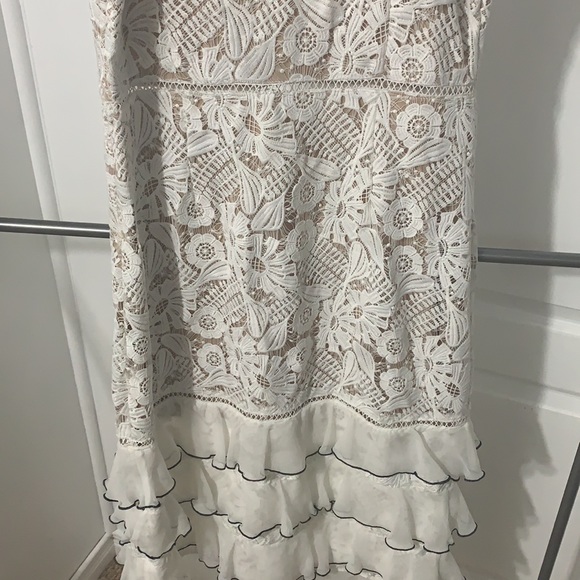 Cute lace cover dress with frills - Picture 6 of 7